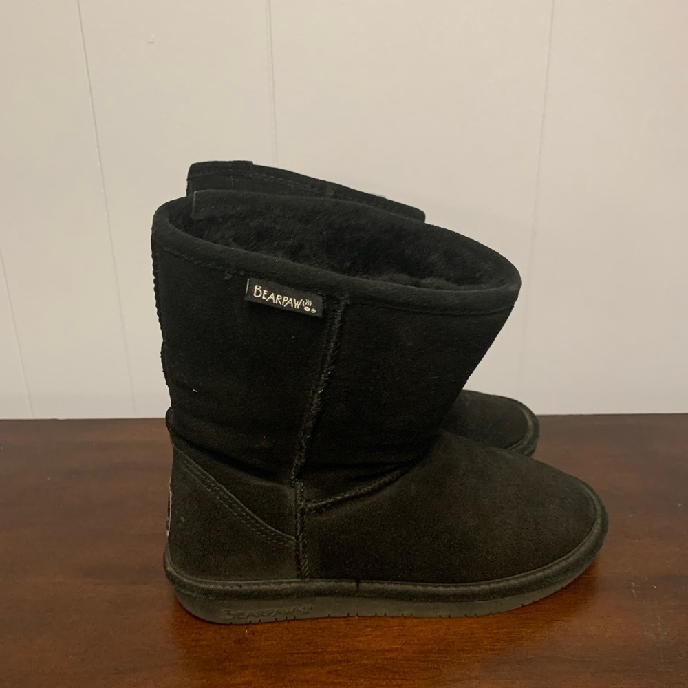 BEARPAW shearling black boots. Mid height. Great condition.